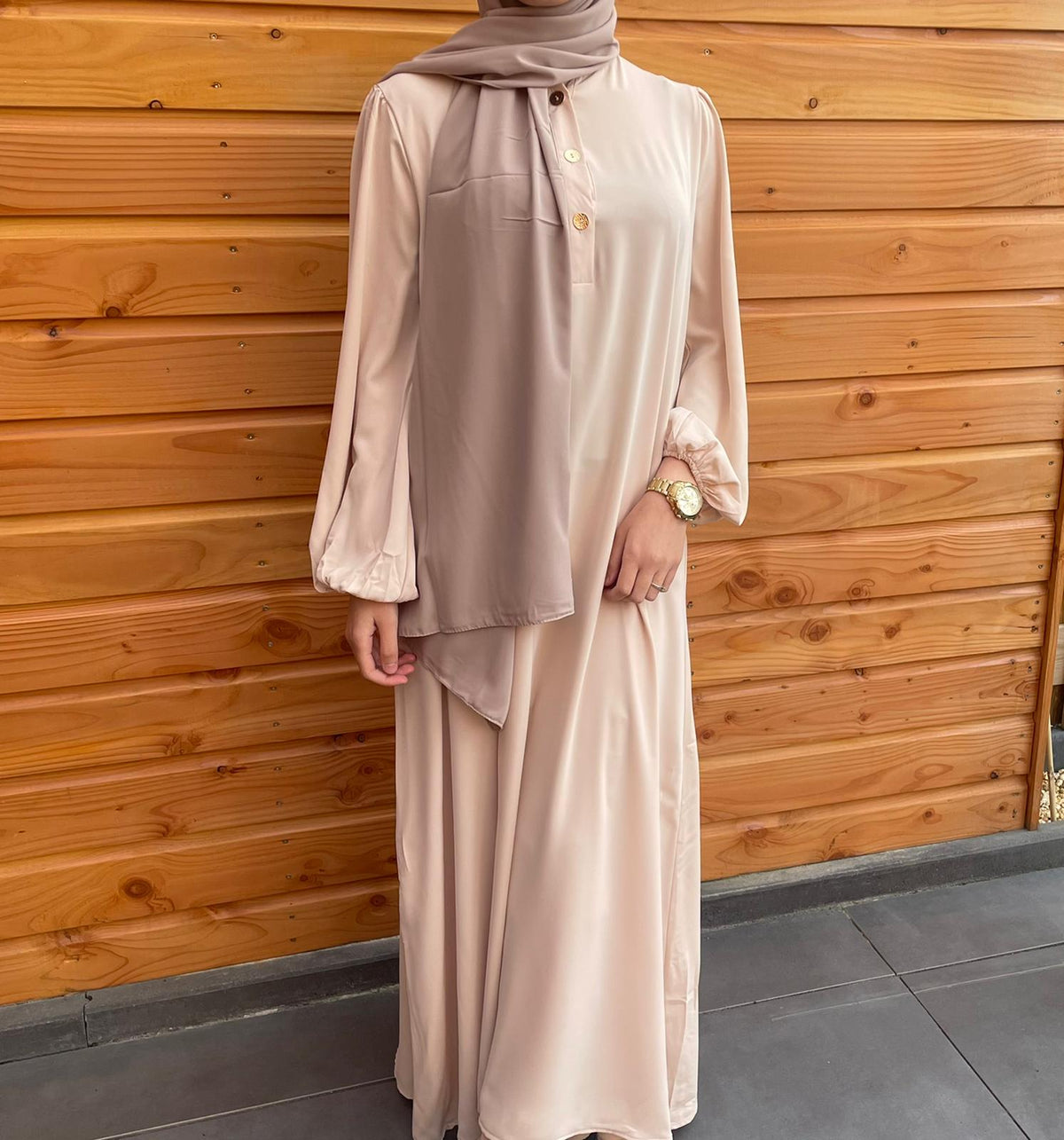Jurk met gouden knopen beige