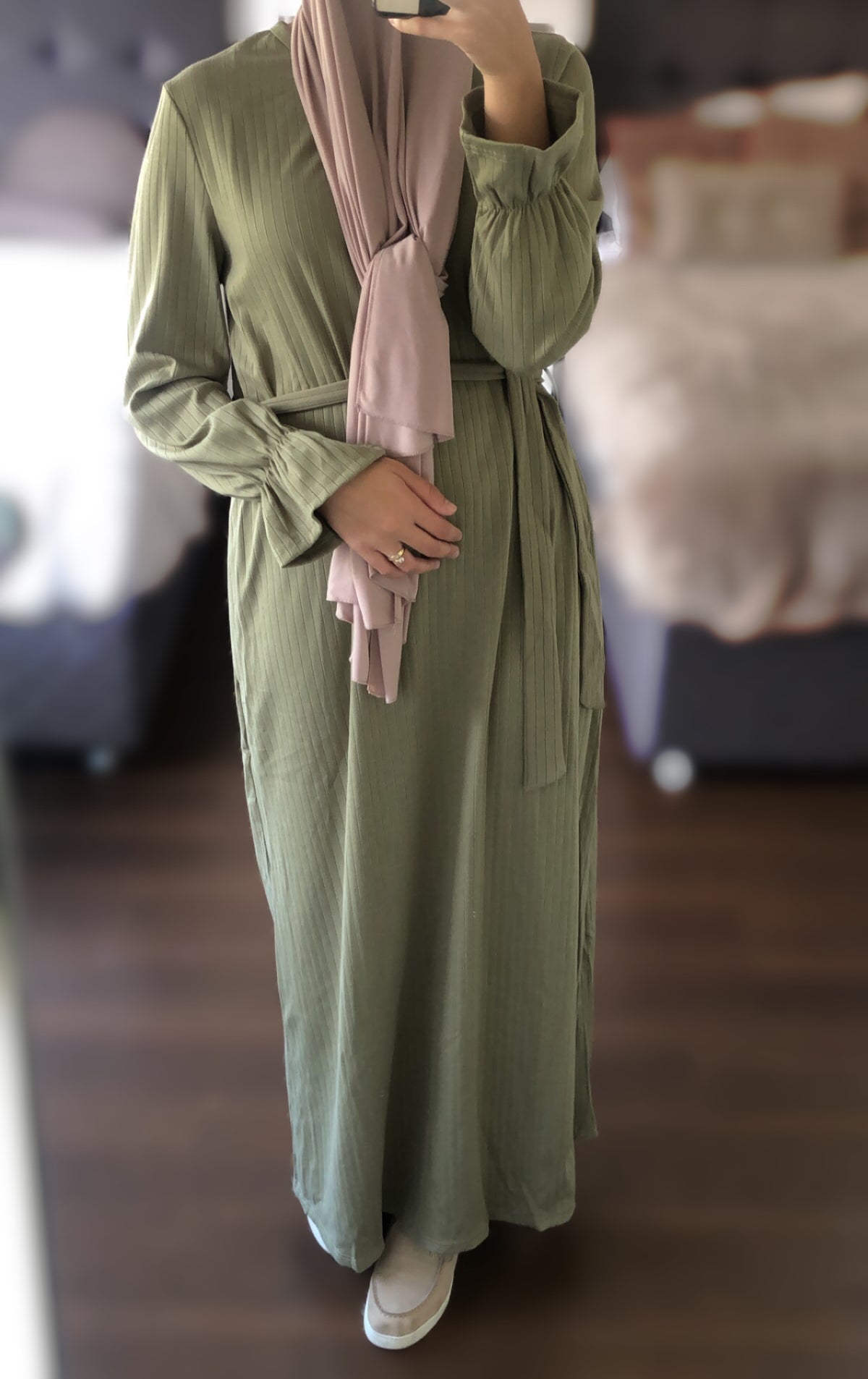Rib jurk met pofmouwen- Olive